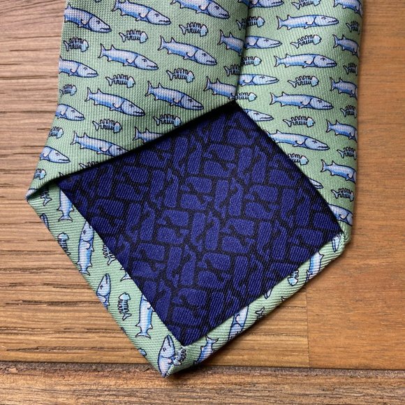 New Vineyard Vines Tie - Picture 4 of 8